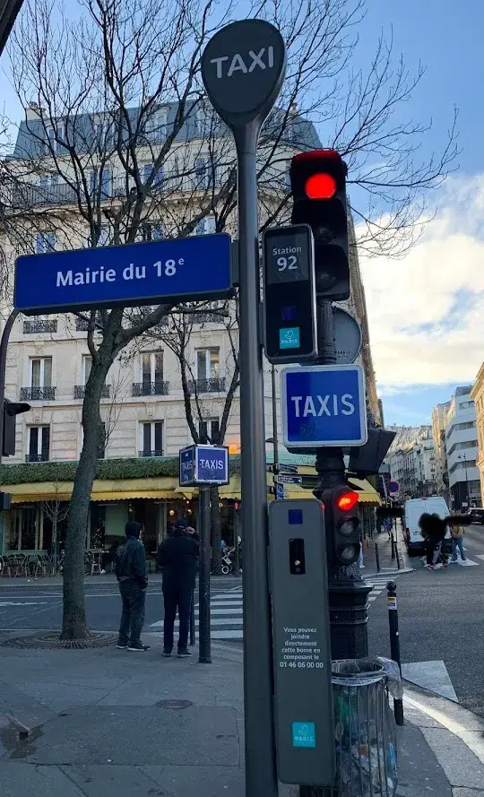 photos de station de taxi Paris 18