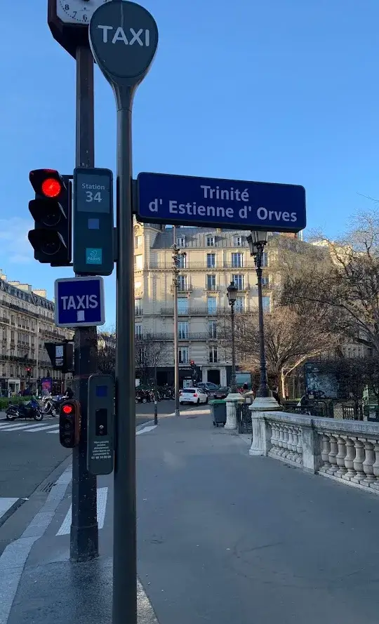 photos de station de taxi Paris 9